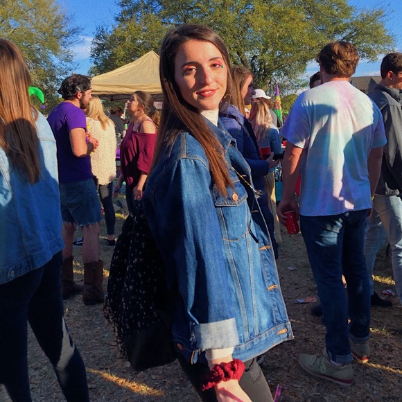 Meet your Posher, Adriana - Picture 3 of 4